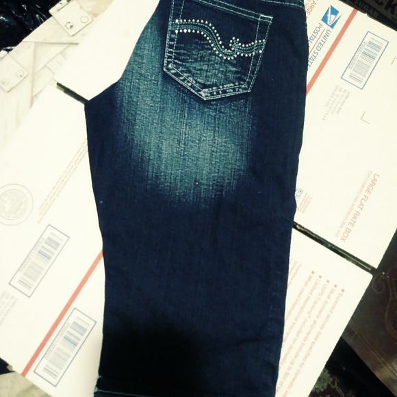 💝VIP DISTRESSED LADY JEAN SHORTS🎠 - Picture 4 of 8